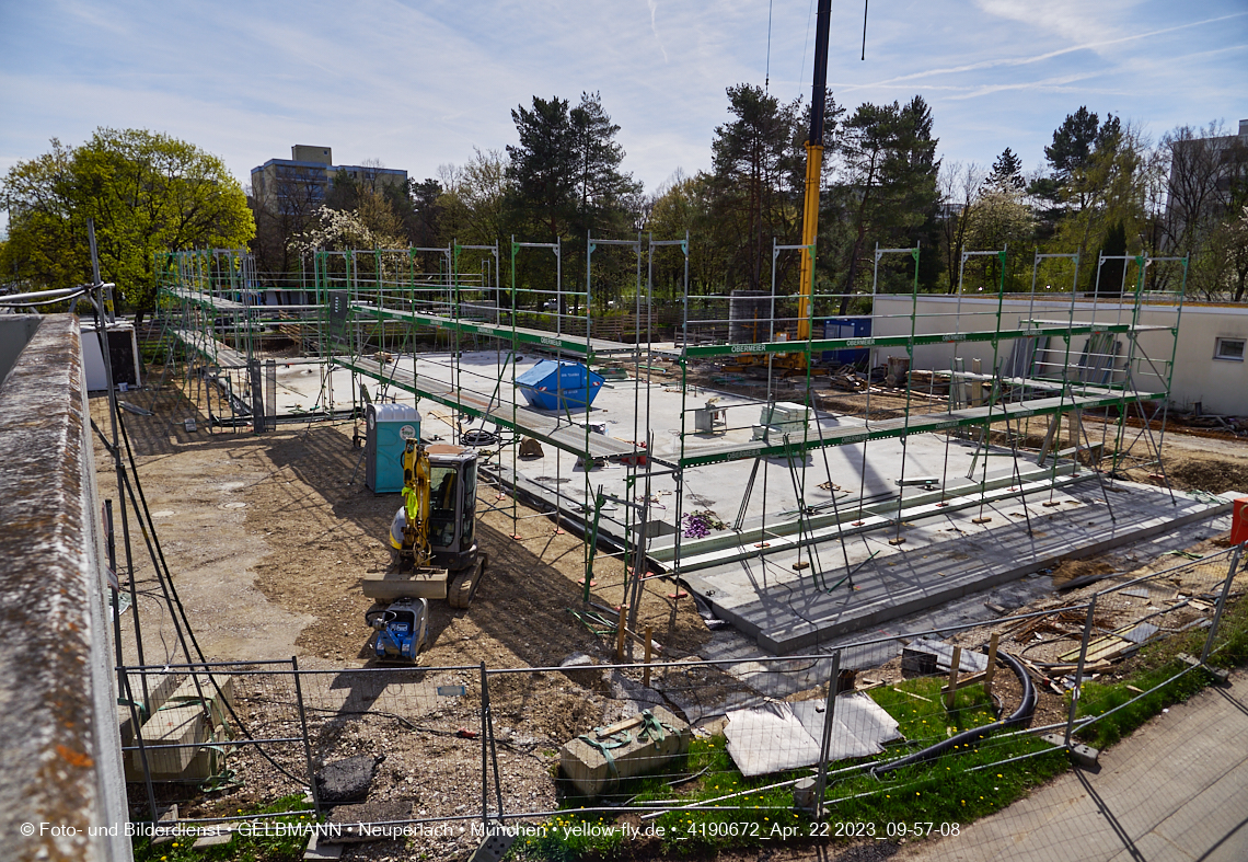 22.04.2023 - Luft- und Ebenenfotos vom Haus für Kinder in der Quiddestraße in Neuperlach